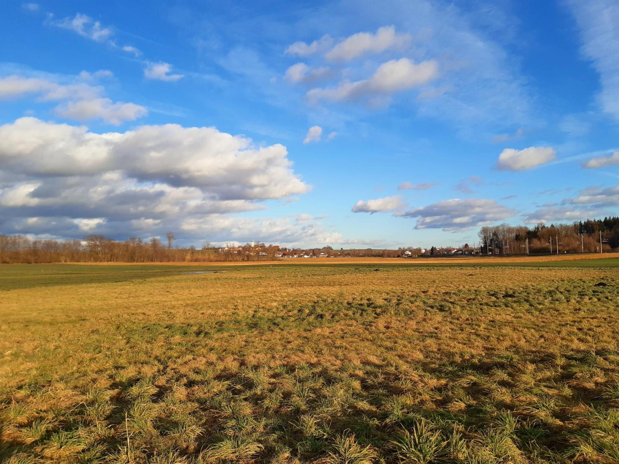 Schoene Altbauwohnung Auf Dem Land Kallham Bagian luar foto